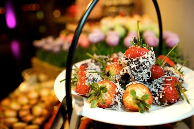 DESSERT TABLES