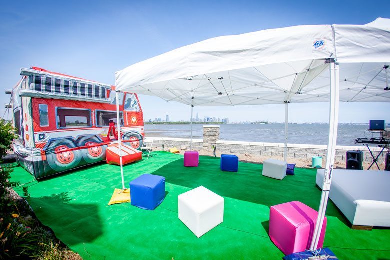 INFLATABLES & PARTY GAMES - Party Poopers